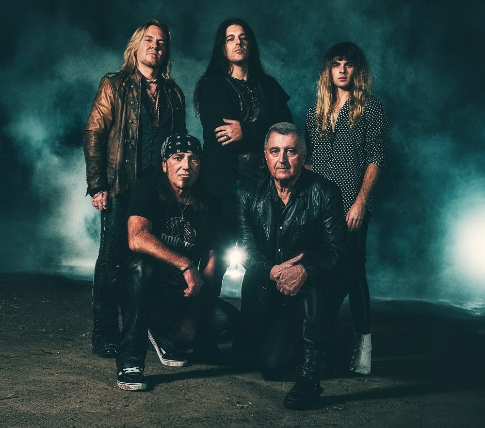 Photo Credit Frank Kollbi. Источник: https://www.tumblr.com/rockzone/774199659718639617/bonfire-higher-ground