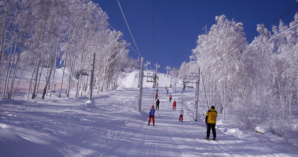 А почему ни слова о прекрасном горнолыжном курорте - "Абзаково"???