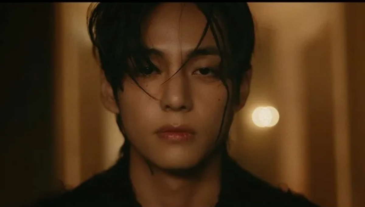 Тайный лидер BTS? 🤔 Похож! 