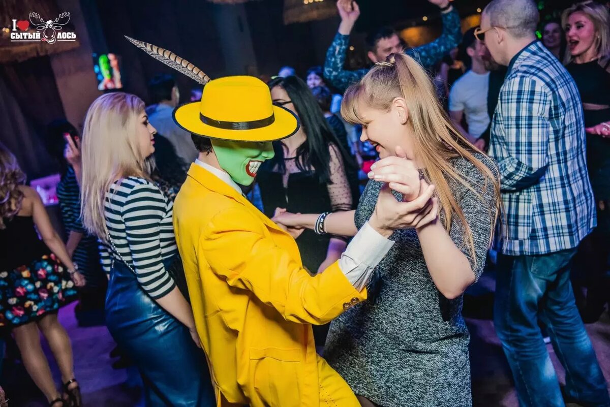 Сценки Москвы, символизирующие строчки Есенина "Я московский озорной гуляка" 