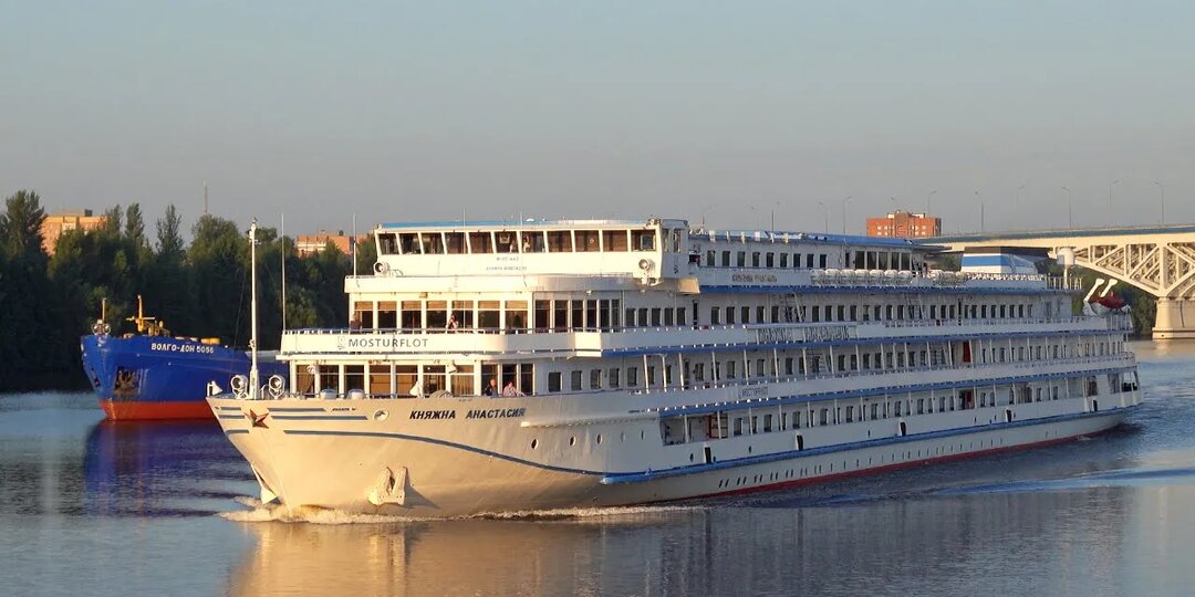 Попутным курсом: Теплоход «Княжна Анастасия» и «Волго-Дон 5056» на Волге в Дубне