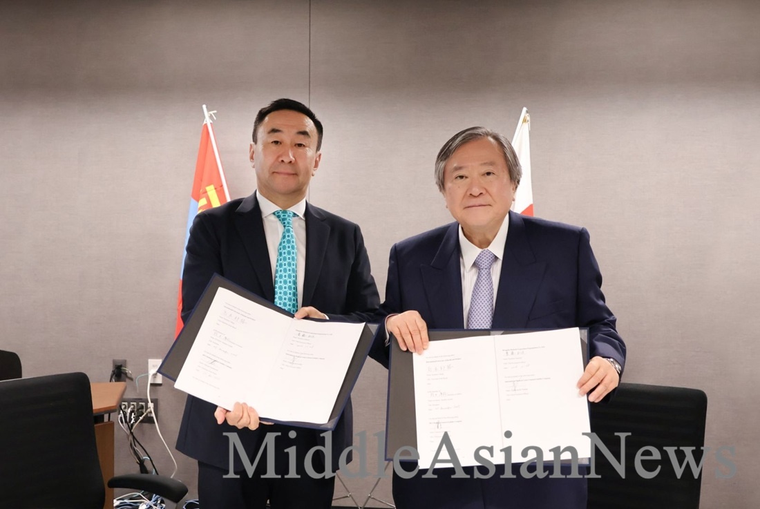 слева: Оджаргал Жамбалжамц и Кунинори Такаги