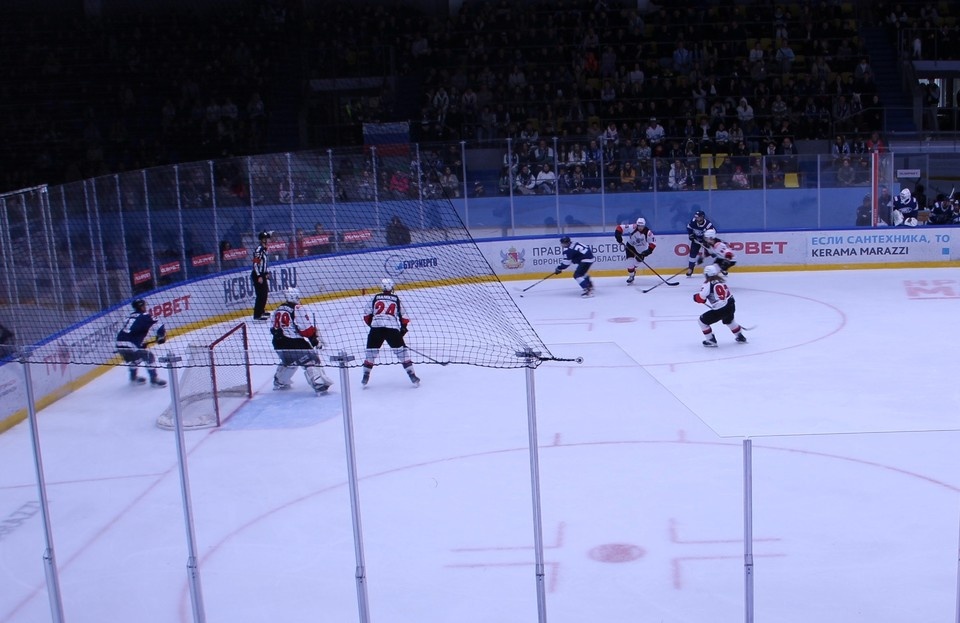    Следующие матчи наши парни проведут 15 и 16 января в Саратове с «Кристаллом». Начало игр в 19:00. Алексей СЕРГУНИН