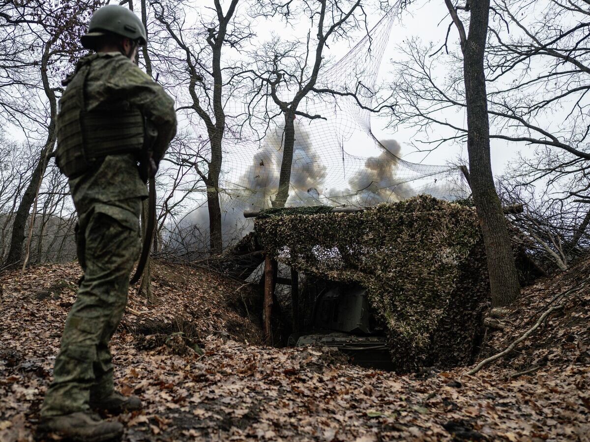    Боевая работа расчета САУ "Мста-С" на Купянском участке фронта | © РИА Новости / Сергей Бобылев