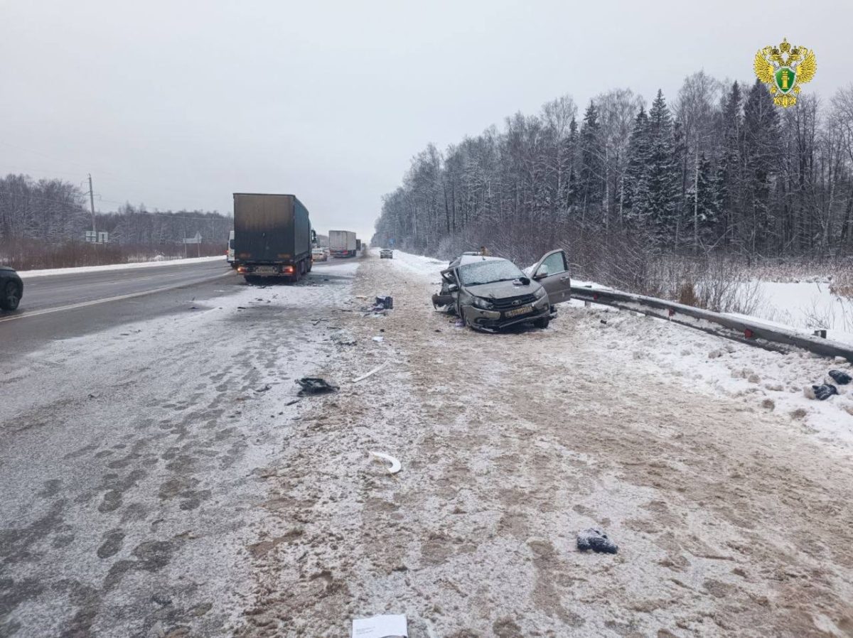    Большегруз столкнулся с двумя легковушками
