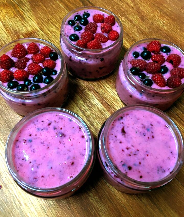 Этот готовила летом из смородины и малины