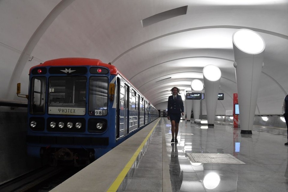    Пассажиропоток растет, а система отмечает 40 лет работы с новыми поездами Иван МАКЕЕВ