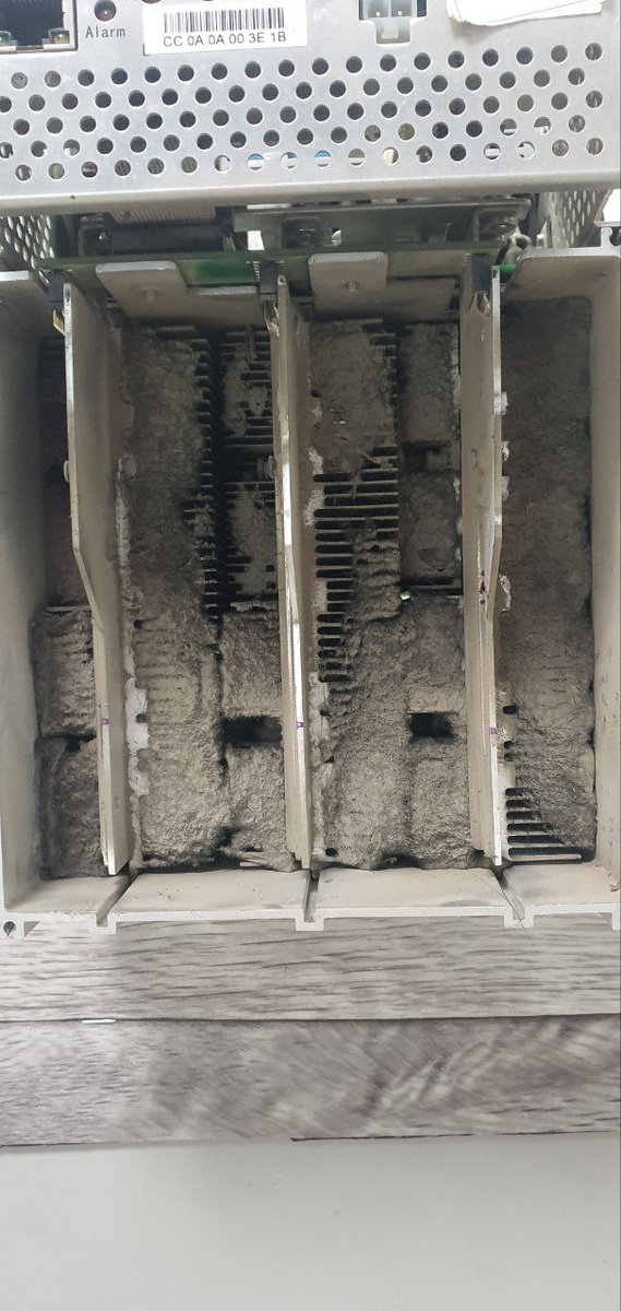 а че он греется то) поменяйте термопасту!