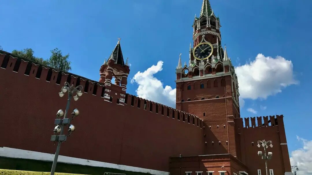 "Его величие Кремль"