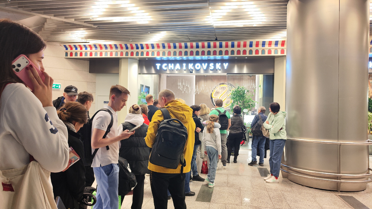 Очередь в бизнес зал 