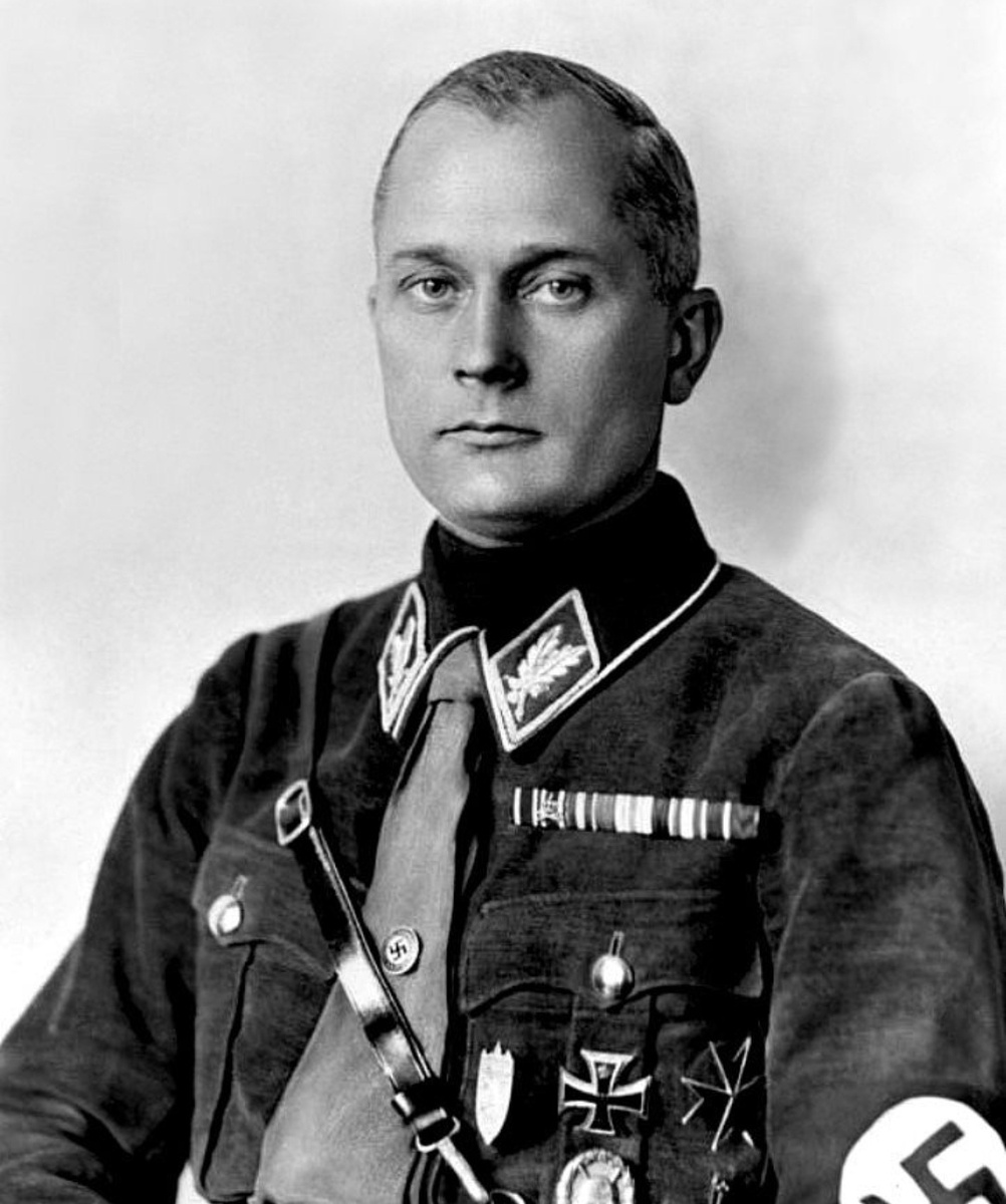 Ва́льтер Ште́ннес — прусский офицер, капитан прусской тайной полиции, немецкий политик (НСДАП) и левый национал-социалист, один из высших руководителей СА, оберфюрер СА 