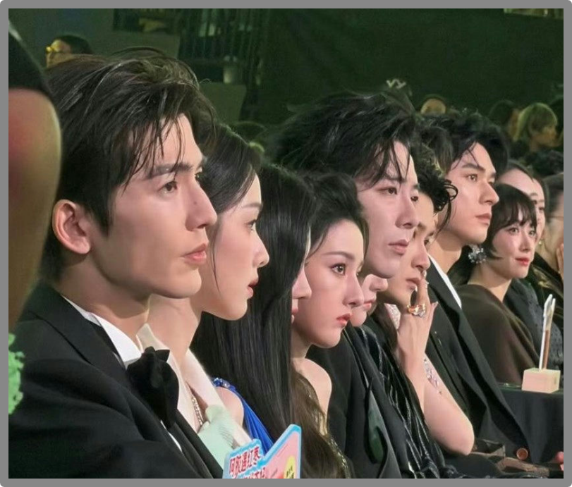 Фотография актеров.