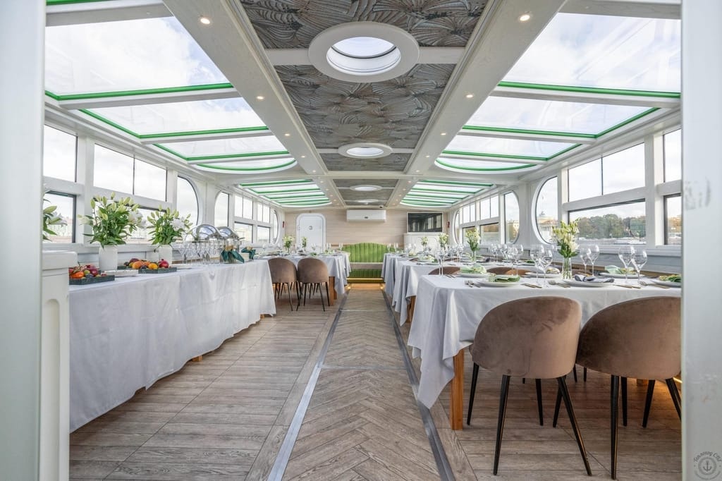 Салон теплохода Деметра