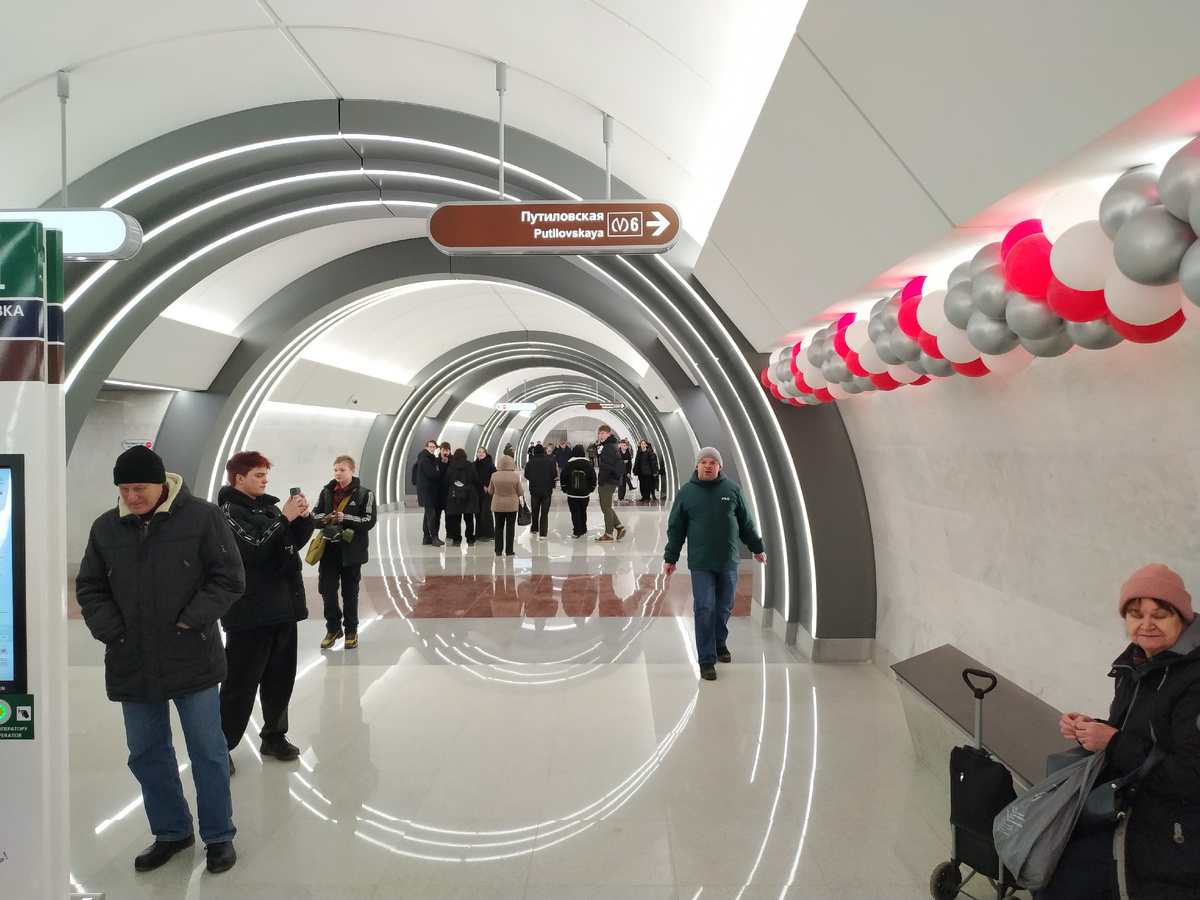 Станция метро "Юго-западная" сразу же после открытия, в 16:30. 26.12.2015г. Фото автора