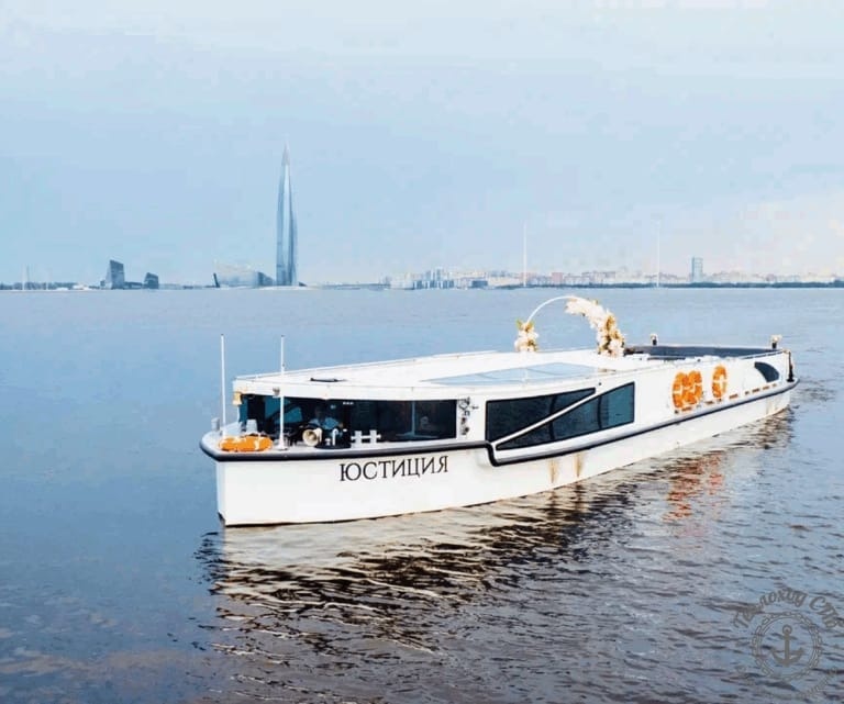 Общий вид теплохода Юстиция