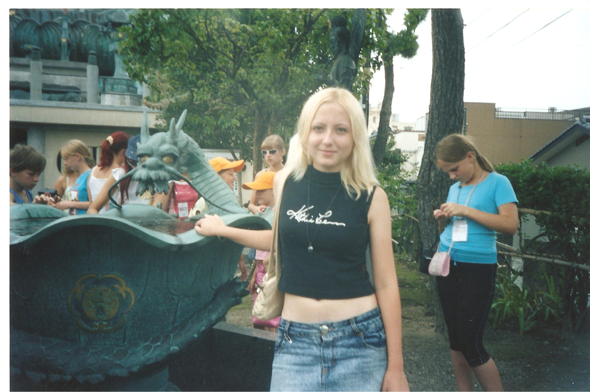 Это первый буддийский храм. Какой-то стрёмненький, простите. Завезли туда, что было по дороге.