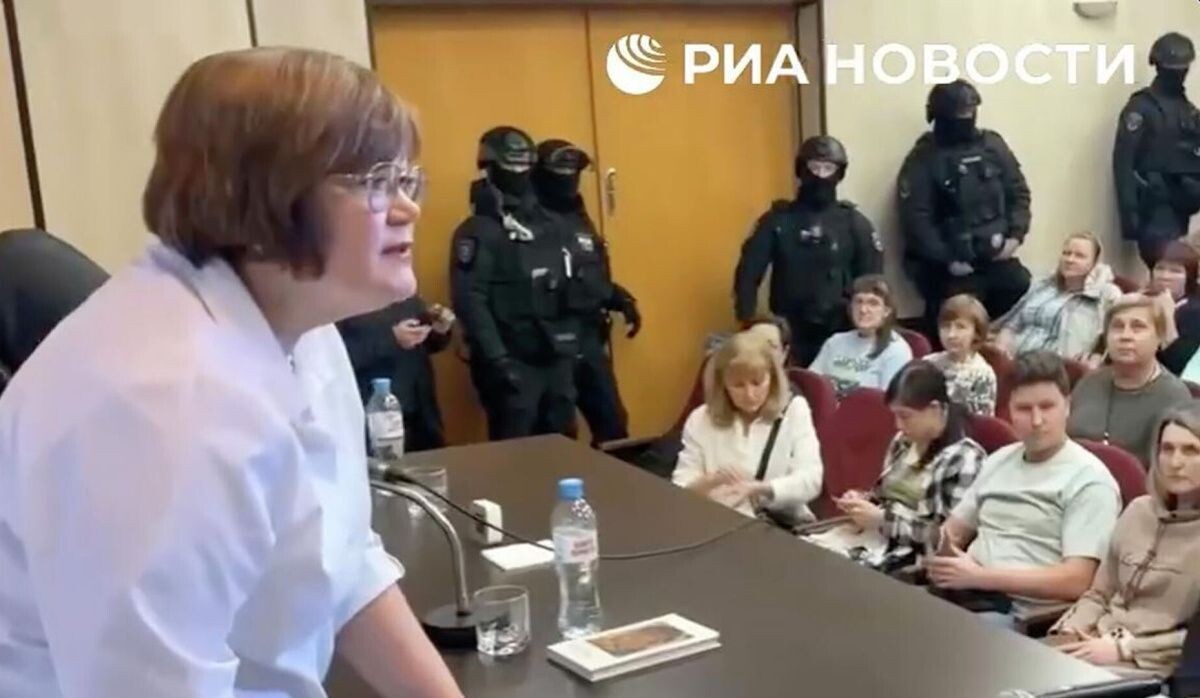     Правоохранительные органы пресекли собрание религиозной организации "Школа единого принципа" в Адмиралтейском районе Санкт-Петербурга. Источник: ria.ru Автор фото: РИА Новости