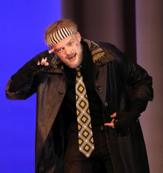        В Клинцах состоялась премьера спектакля «Остров учёных» - добрая победа разума над грубой силой!