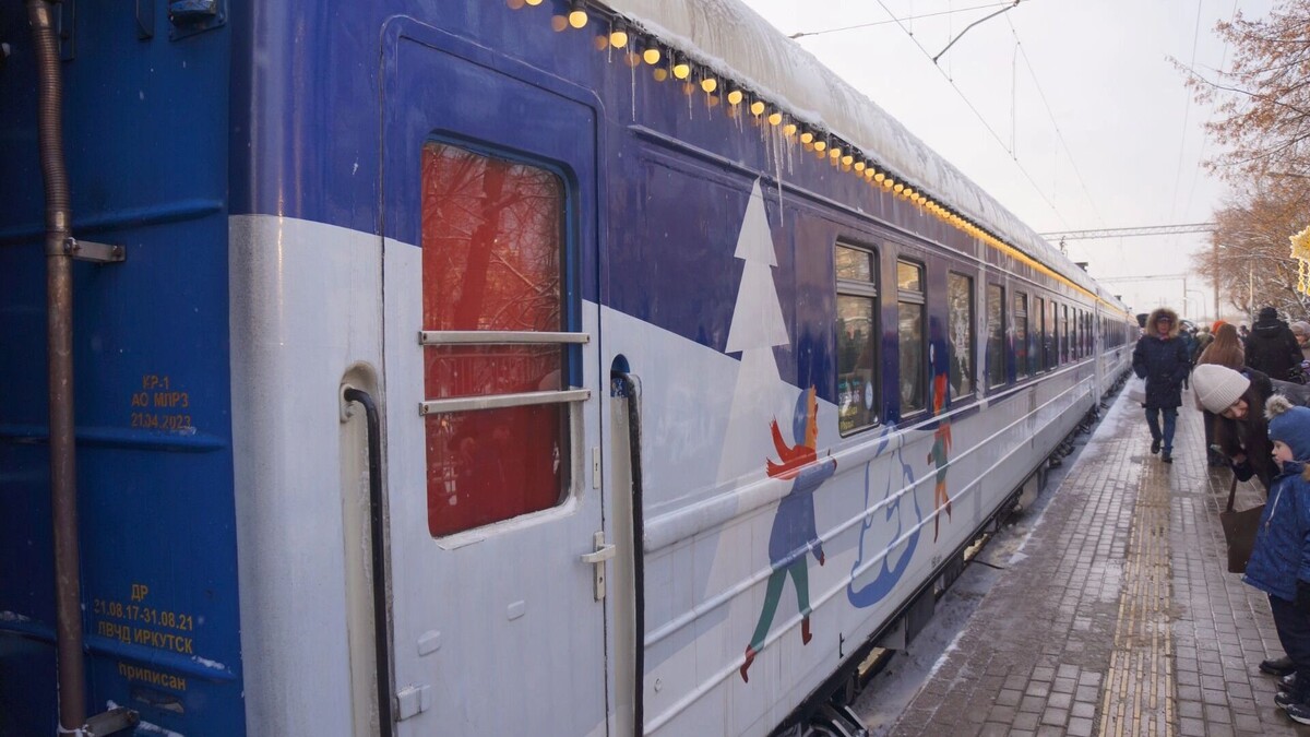    Поезд Деда Мороза в Нижнем Новгороде в 2025 году: фото снаружи и изнутри   newsnn.ru