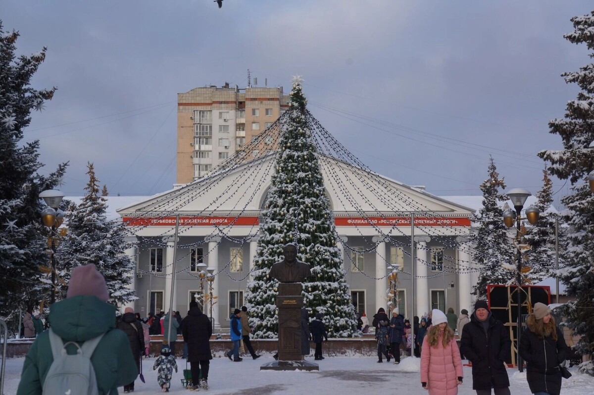    На станции «Сортировочная» во время прибытия поезда Деда Мороза царила праздничная атмосфера   newsnn.ru