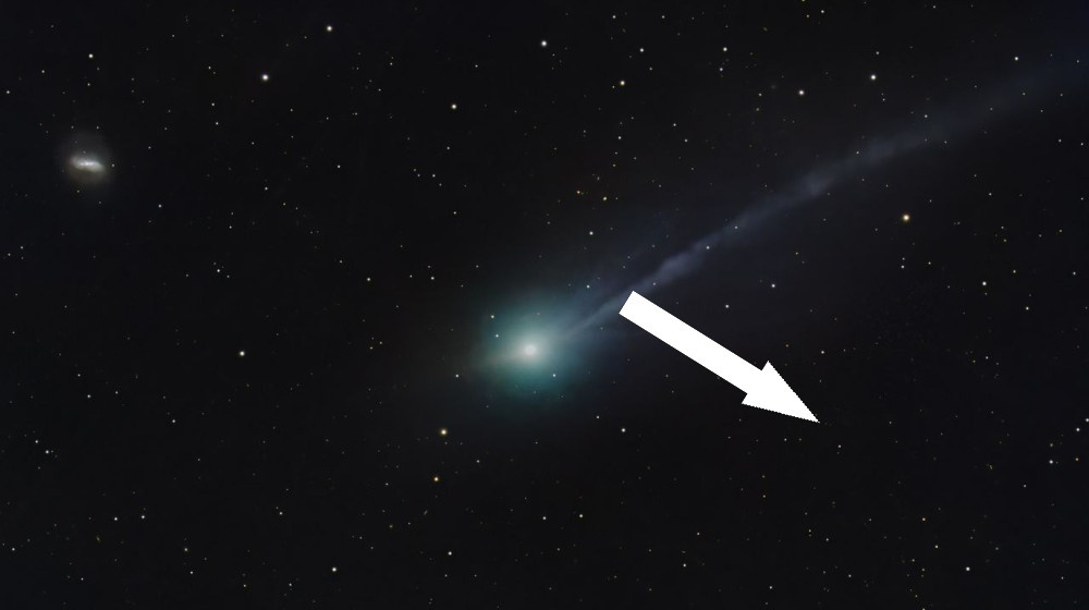    Этот внеземной гость поразил учёных и любителей астрономии своими необычными хвостами