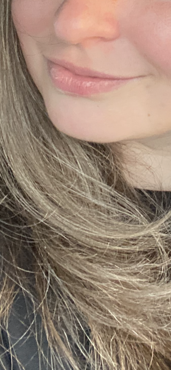 На фото губы свои