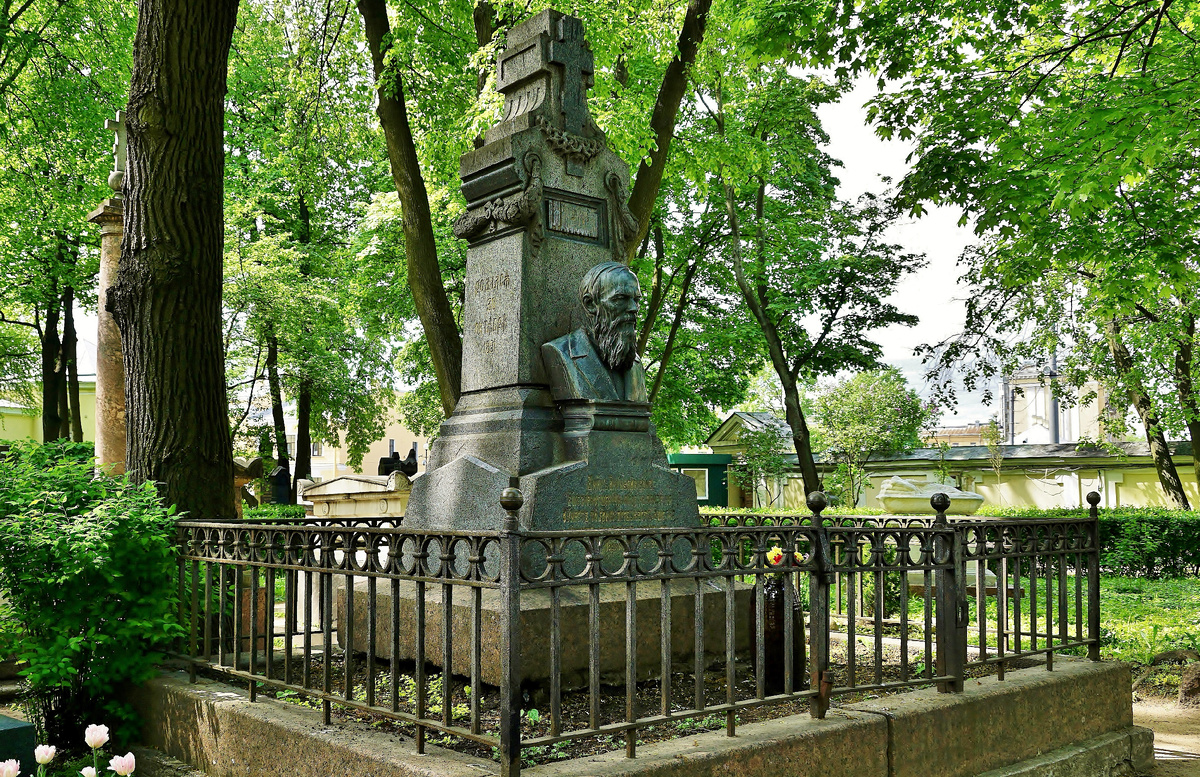Могила Ф.М. Достоевского. Фото автора.
