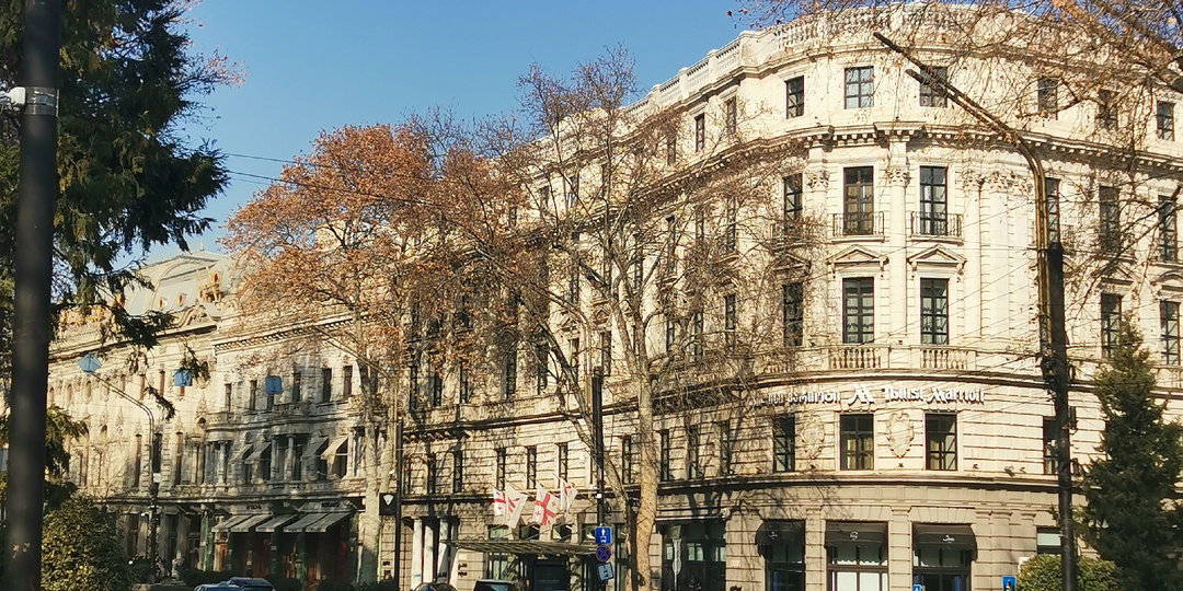 Тбилиси - город контрастов.