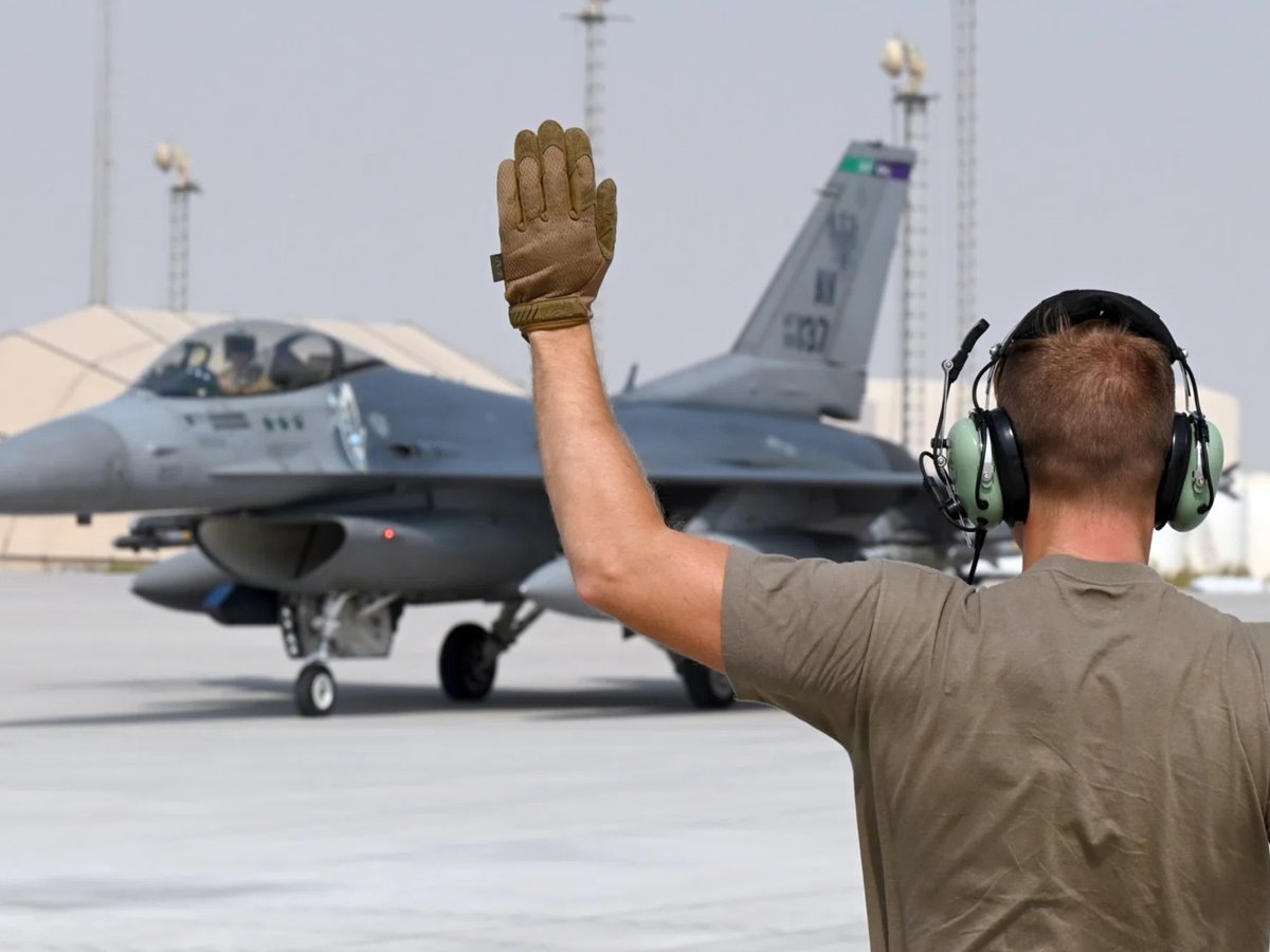     Некоторые страны НАТО испугались удара возмездия России и подняли в небо истребители, сообщили Politico