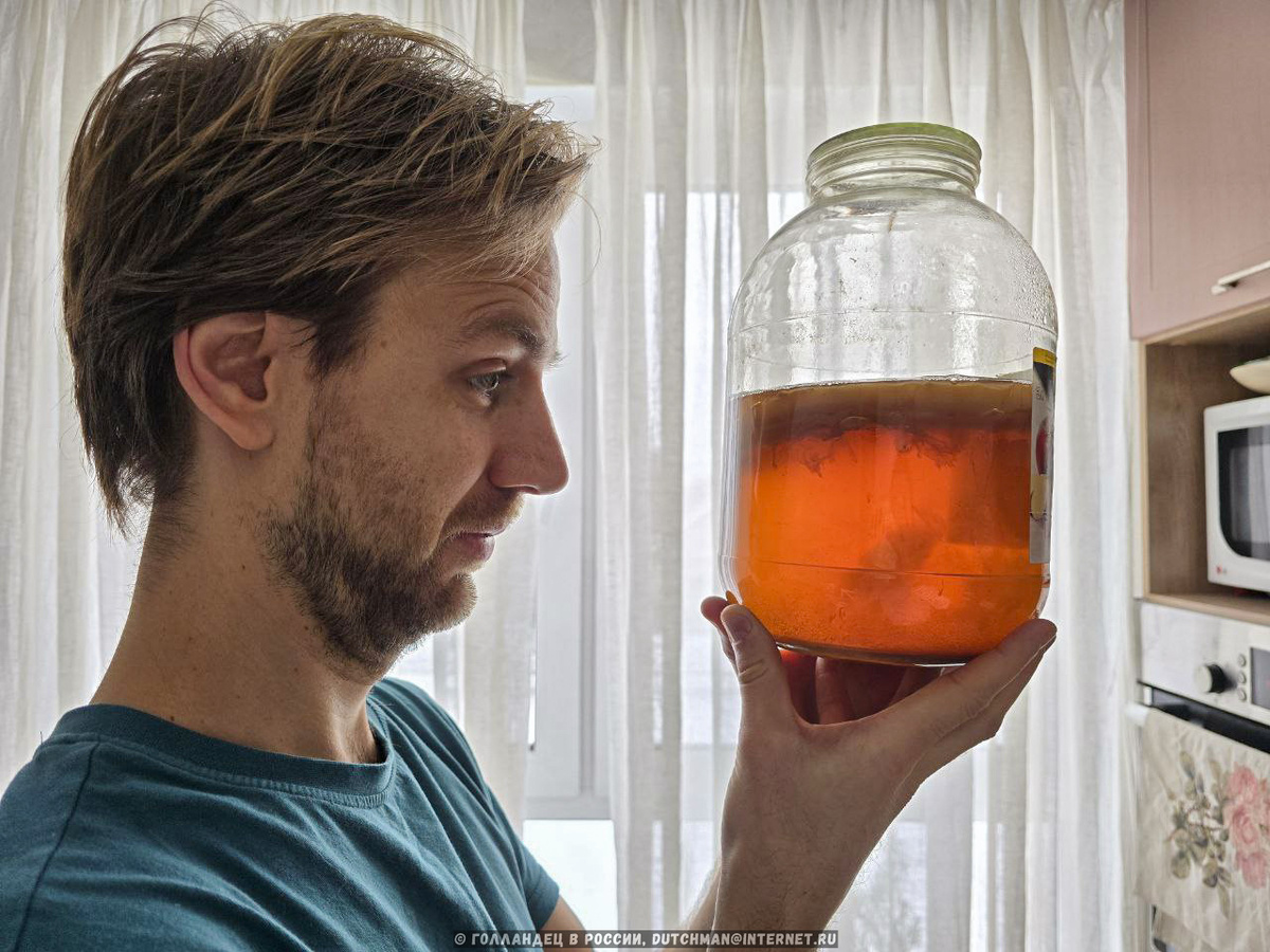 Привет! Меня зовут Махил, и я голландец в России. В моём блоге я рассказываю про мои путешествия (посетил 40 регионов в России), а также про весёлые ситуации из жизни в России. Подписывайтесь на мой блог, если хотите :).