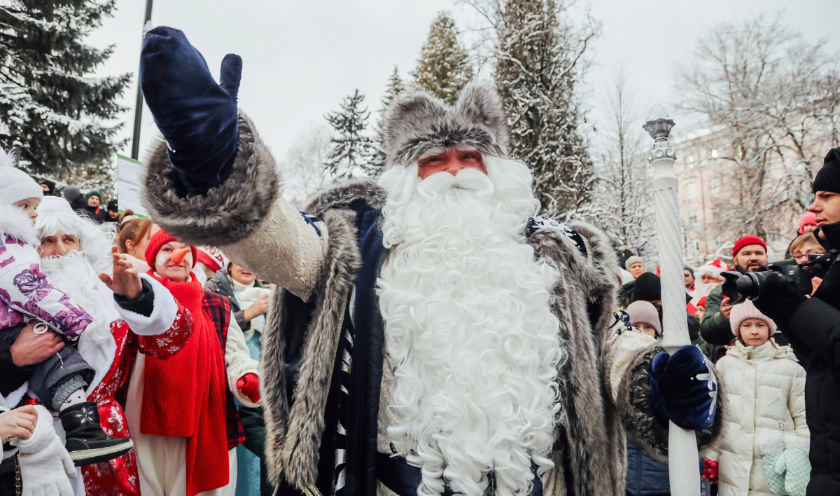     Парад Дедов Морозов. Автор: Виктор Субботин. Фото: мэрия Воронежа.