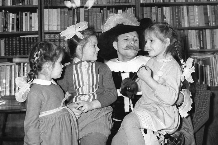 Семейный Новый год в СССР: традиции домашнего празднования. Фото ©ТАСС / Валентин Черединцев