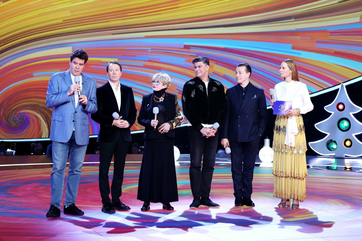 Жюри и ведущая программы  Дарья Златопольская