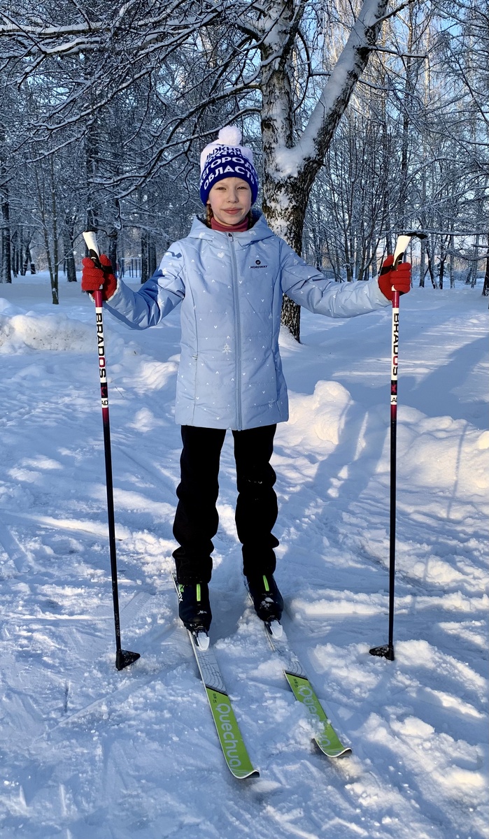 Вика - наша юная лыжница 