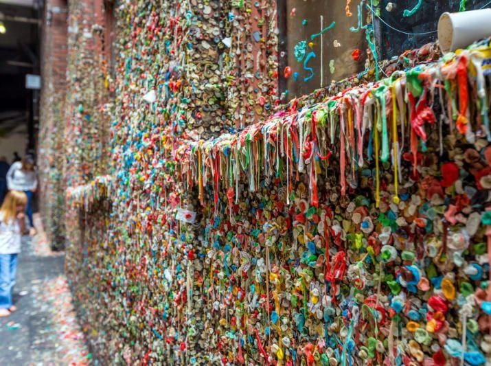  Gum Wall, или «Стена жвачки» в районе Пайк-Плейс.