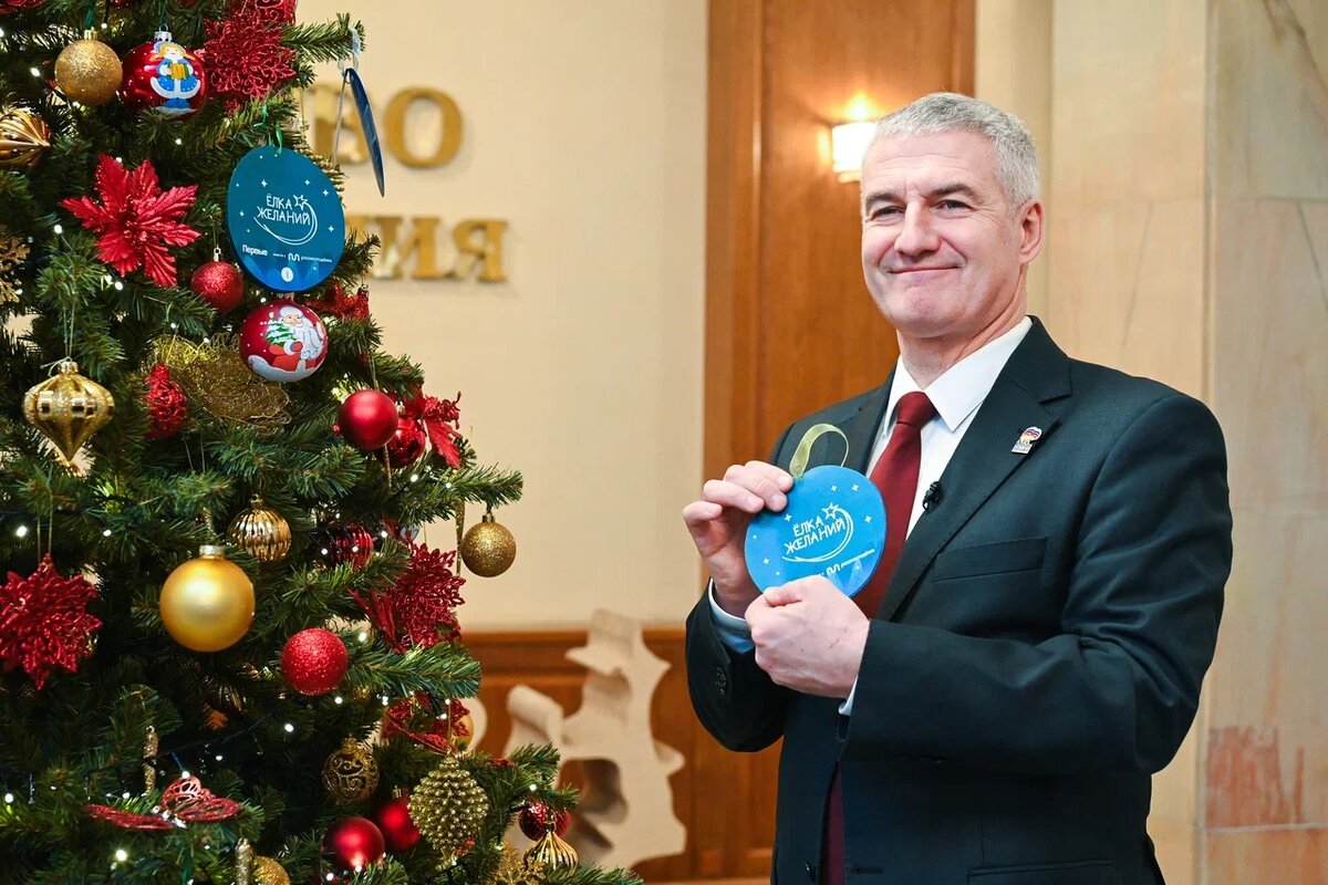    Глава Карелии дал старт акции "Елка желаний". Фото: «Республика» / Оксана Кудряшова