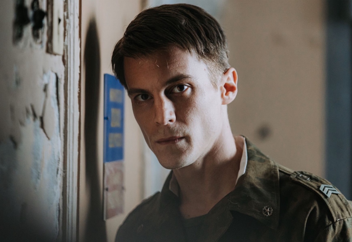Иван Янковский, кадр из сериала «Аутсорс»