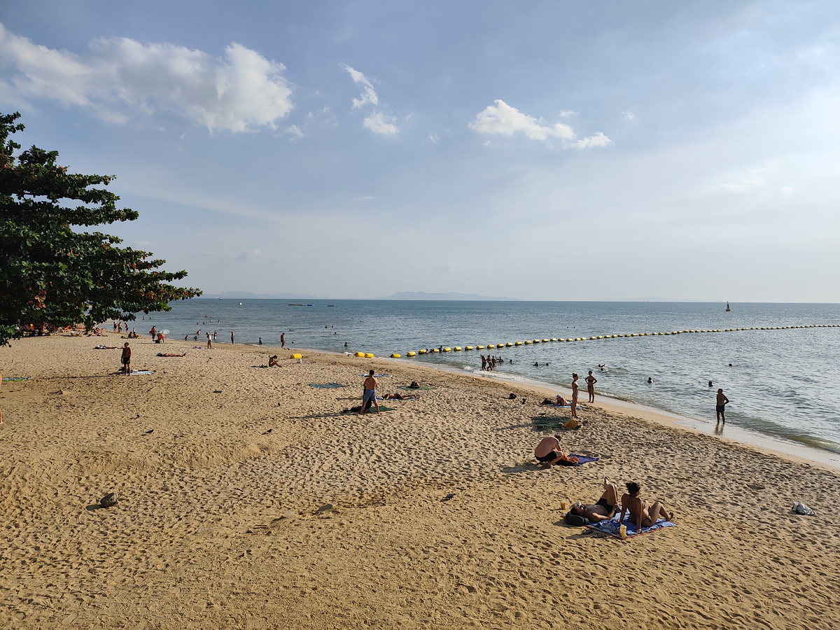 Паттайя, пляж Джомтьен