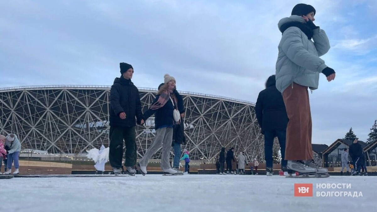    Новогодние каникулы — отличное время собраться с друзьями на катке   novostivolgograda.ru