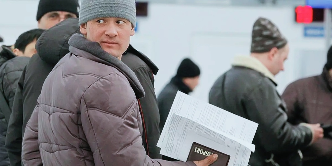 Парни из Русской Общины научили иностранного специалиста как надо себя вести с нашими девушками