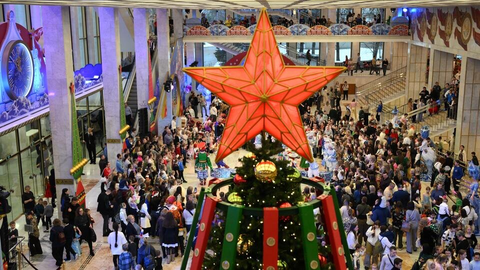     Кремлевская елка, спектакли и катки: как встретить Новый год в Москве РИА Новости/Владимир Астапкович