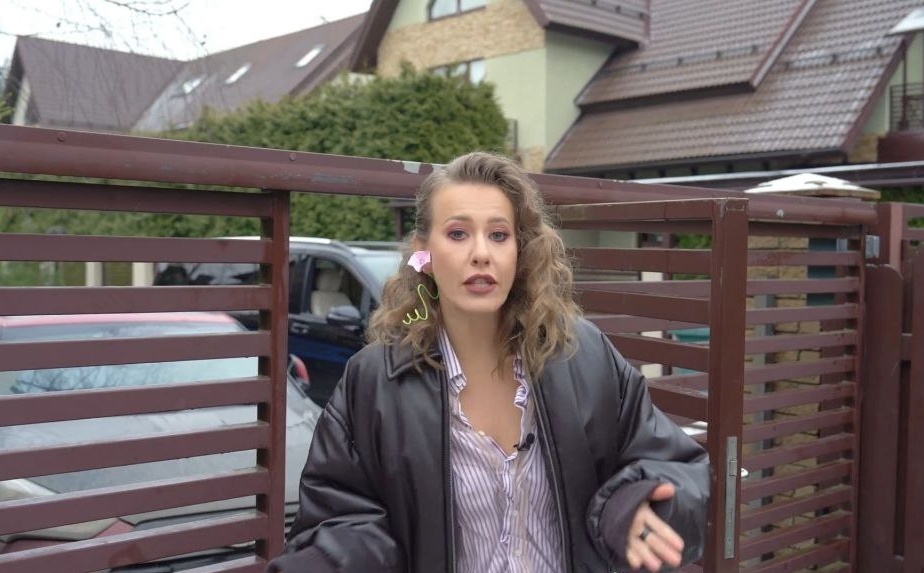 кадр из интервью «Осторожно, Собчак!» с Полиной Дибровой и Романом Товстиком