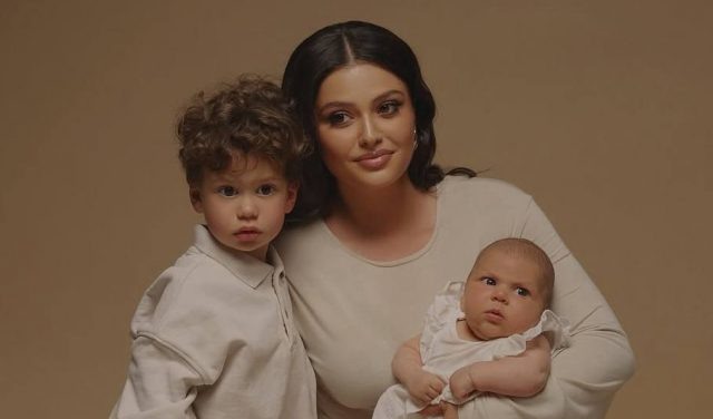    Карина Каспарянц с детьми. Фото: социальные сети