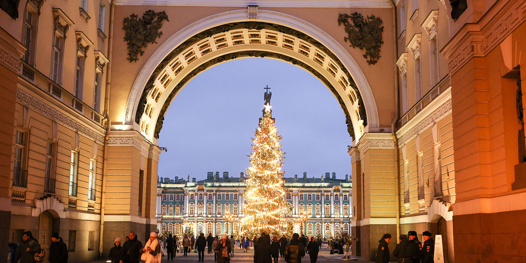 Три дня в Питере без Эрмитажа: неочевидные локации, живая ёлка, орган в церкви и тайная комната с безлимитными рёбрышками