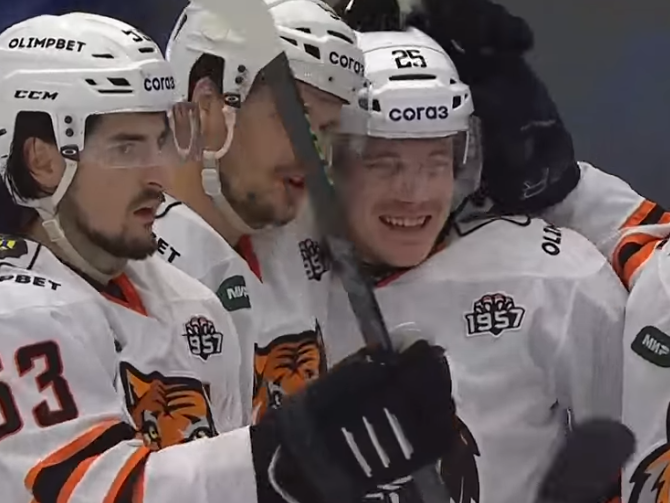 Ярослав Лихачев в ХК "Амур". Фото: трансляция КХЛ.