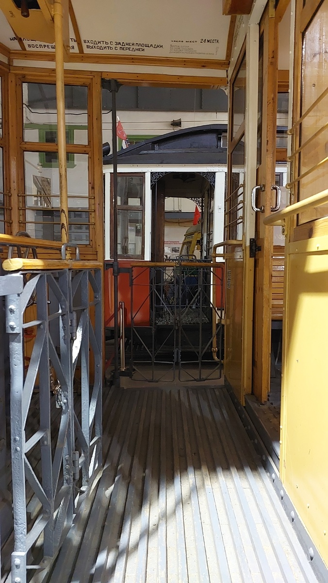 Вечером тут почти никого...