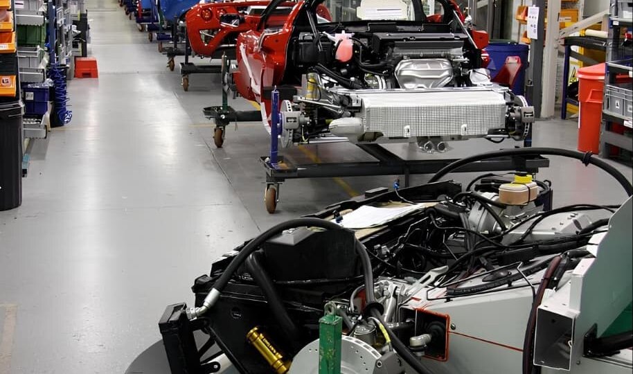 Мантуров анонсировал запуск зарубежных автозаводов в России