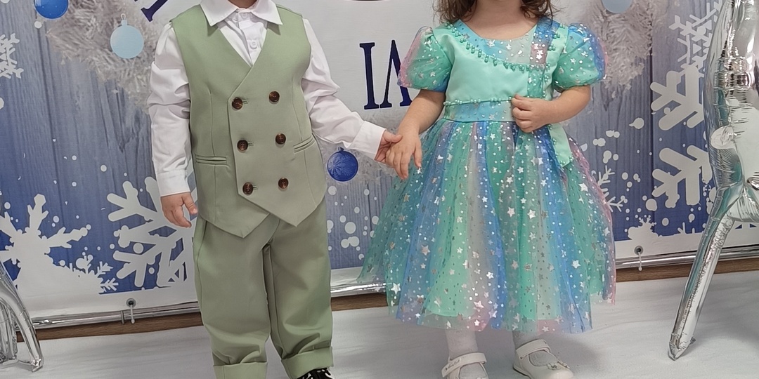 Двойняшки на новогоднем утреннике