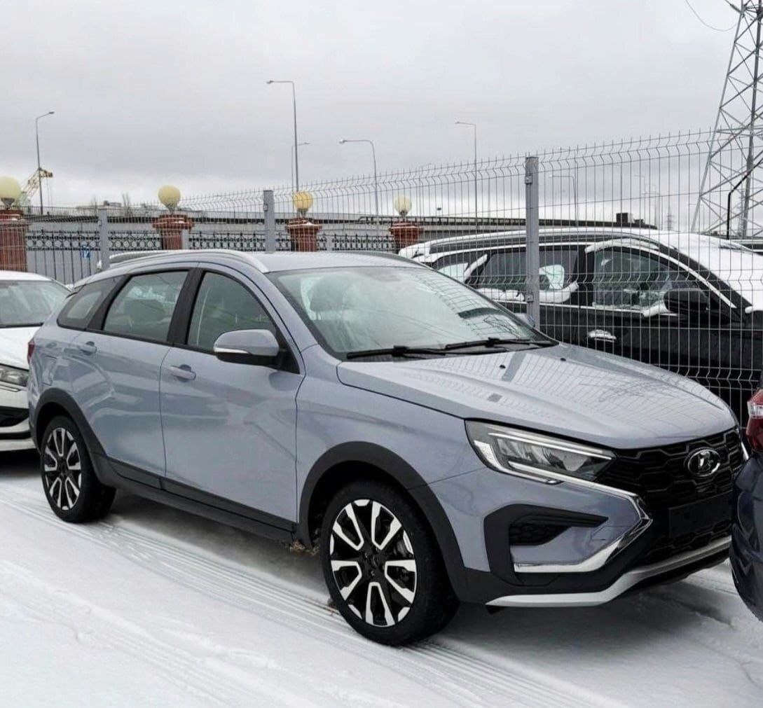   Lada Vesta в цвете «Тайфун»