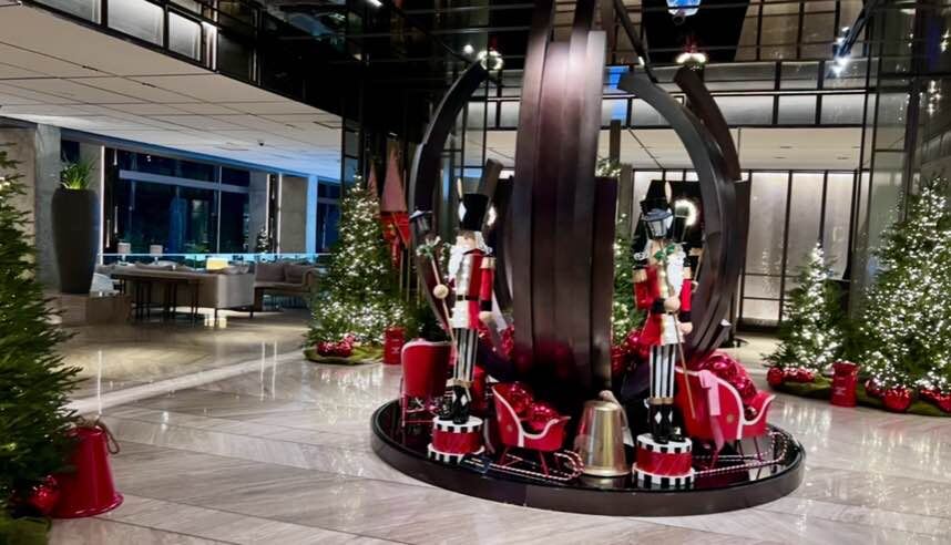 Щелкунчики на страже новогоднего волшебства. Фото автора канала